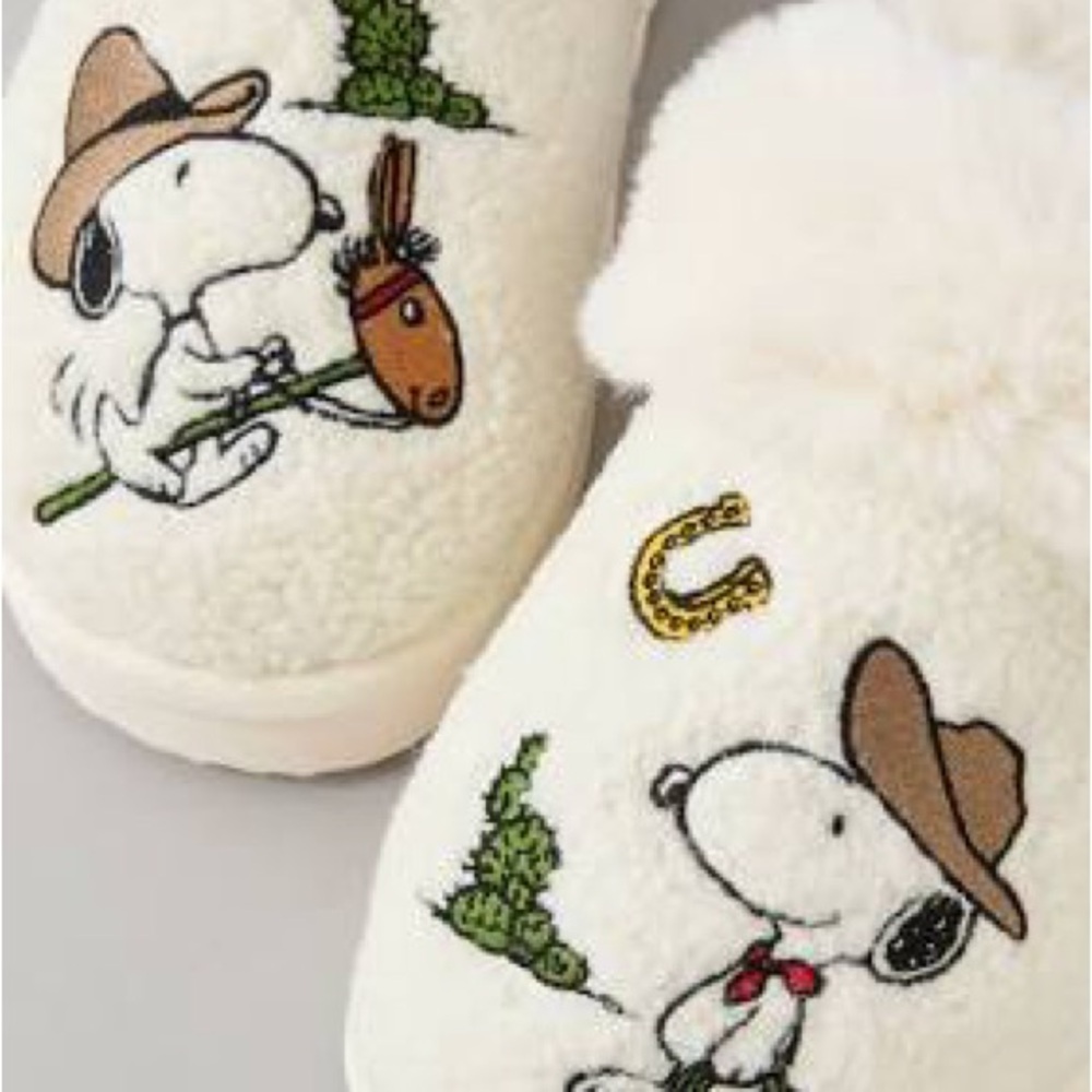 American Eagle Outfitters Cream Slippers with Snoopy Design